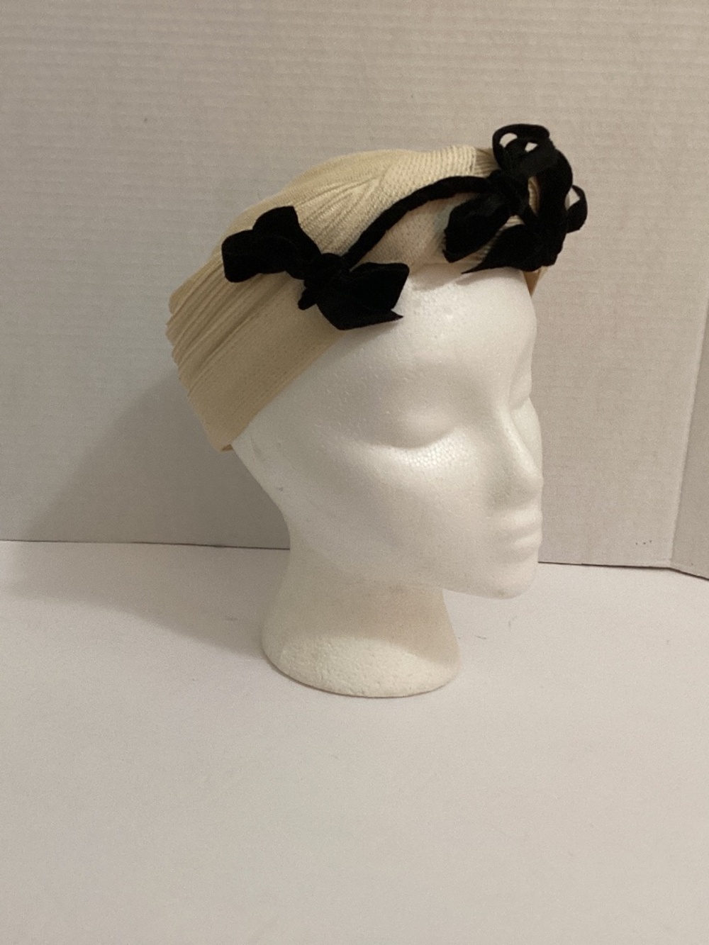 Vintage Saks Fifth Avenue Hat - Beige w/ Black Velveteen Bows - Exc Condition